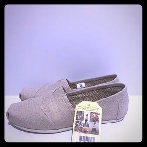 Brand New Women’s Toms